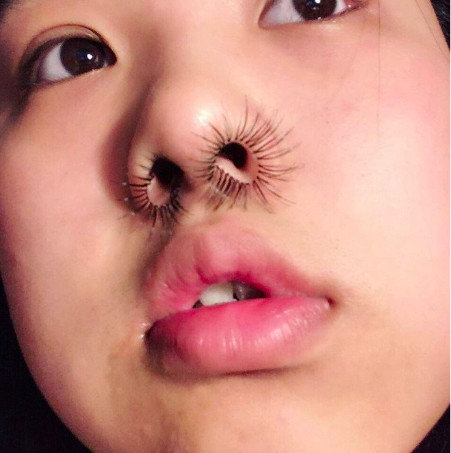 [FOTO] Trend Bulu Hidung Yang Pasti Buat Anda Tergelak Besar!