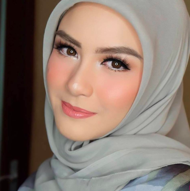 (Gambar) Cantik! Wajah Terkini ‘Bawang Putih’ Selepas Berhijab.. Makin Cun & Meletop!