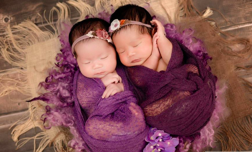 [FOTO] Photoshoot Bayi Kembar Ini Pasti Buat Anda Sejuk Mata. Alahai Comelnya Semua!