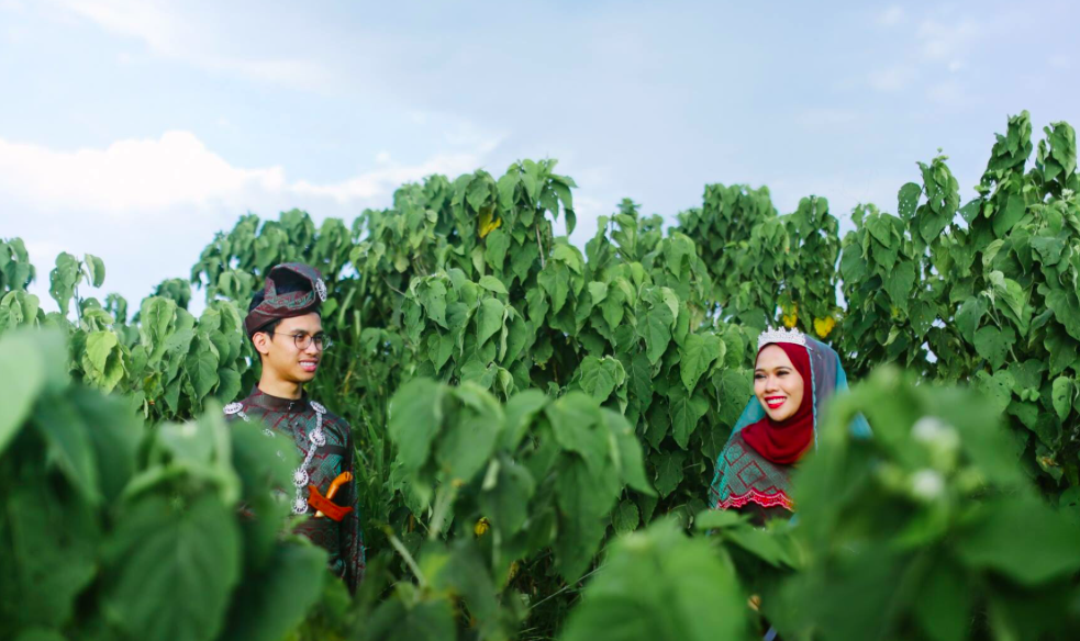 Lebih 30K Perkongsian, Foto Pengantin ‘Tak Kepit’ Ini Tarik Perhatian Netizen. Cantik!