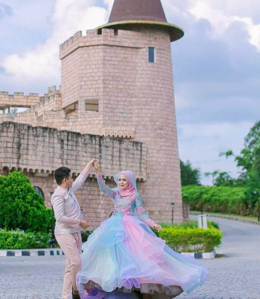 [FOTO] Baju Pengantin Lolipop Tarik Perhatian Netizen. Kemain Lawa!