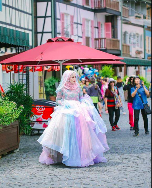 [FOTO] Baju Pengantin Lolipop Tarik Perhatian Netizen. Kemain Lawa!