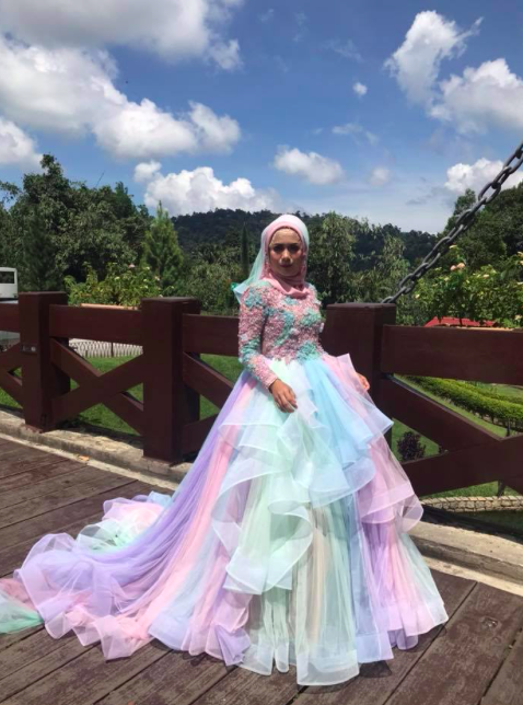 [FOTO] Baju Pengantin Lolipop Tarik Perhatian Netizen. Kemain Lawa!