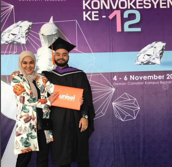 Anak Terima Ijazah, Umie Aida Bangga Pikul Tanggungjawab Seorang Ibu Seawal Umur 20 Tahun!