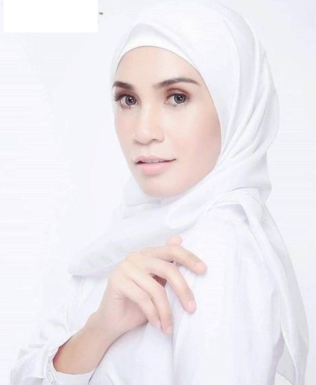 “Tukar Nama IG ‘Madam’…'” -Izreen Azminda Didakwa Bercinta Dengan Suami Orang?!