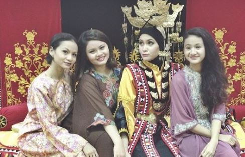 [Foto] Ini Dia 11 Pasangan Adik Beradik Artis Popular Yang Anda Mungkin Tak Tahu!