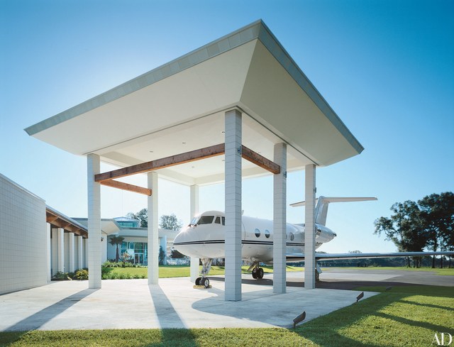 Inilah Rumah Orang Super Kaya,Bukan Sahaja Ada Private Jet, Tapi Siap Ada Lapangan Terbang  Lagi Dekat Laman Rumah,Fuh!!!