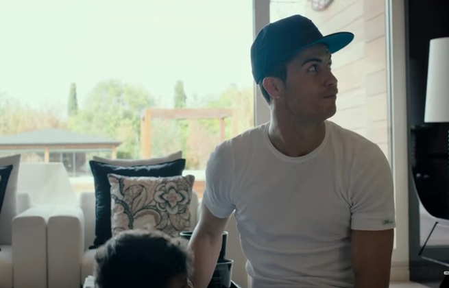 Rakaman Video Ini Menurut Netizen Tersangat Sweet Tapi Lucu, Cristiano Ronaldo Agak Bengang Anaknya Tak Tahu Nama Sendiri