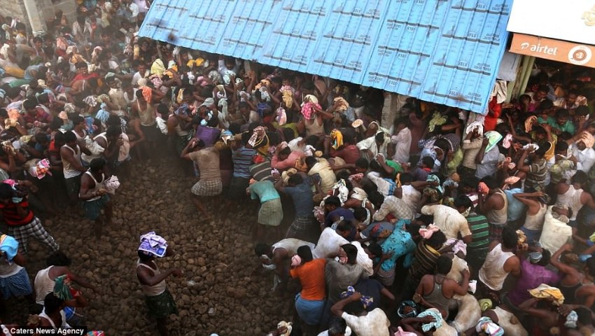 Nampak Sangat Seronok dan Best,Tapi Ramai Pelancong Terkejut dan Nak Pengsan Bila Mereka Sertai Pesta Ini