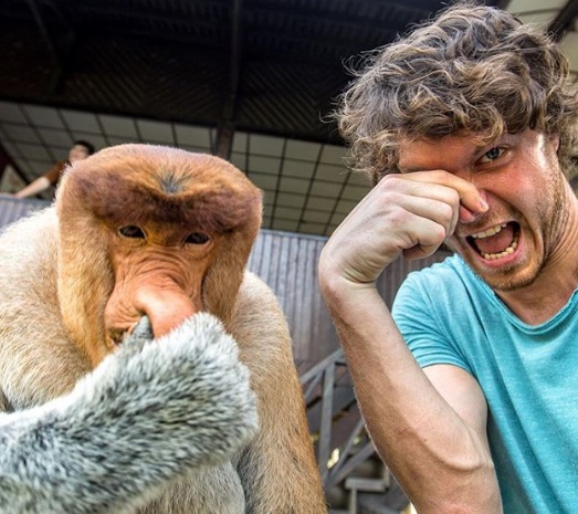 Lelaki Ini Memang Super Mantap,Dia Dikenali Sebagai Raja Selfie Dan Ada Pekerjaan Yang Paling Best Dalam Dunia