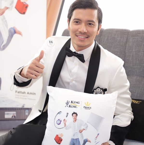 Bantal Percuma Ada Gambar Fattah Amin,Ramai Peminat Wanita Histeria dan Teruja?