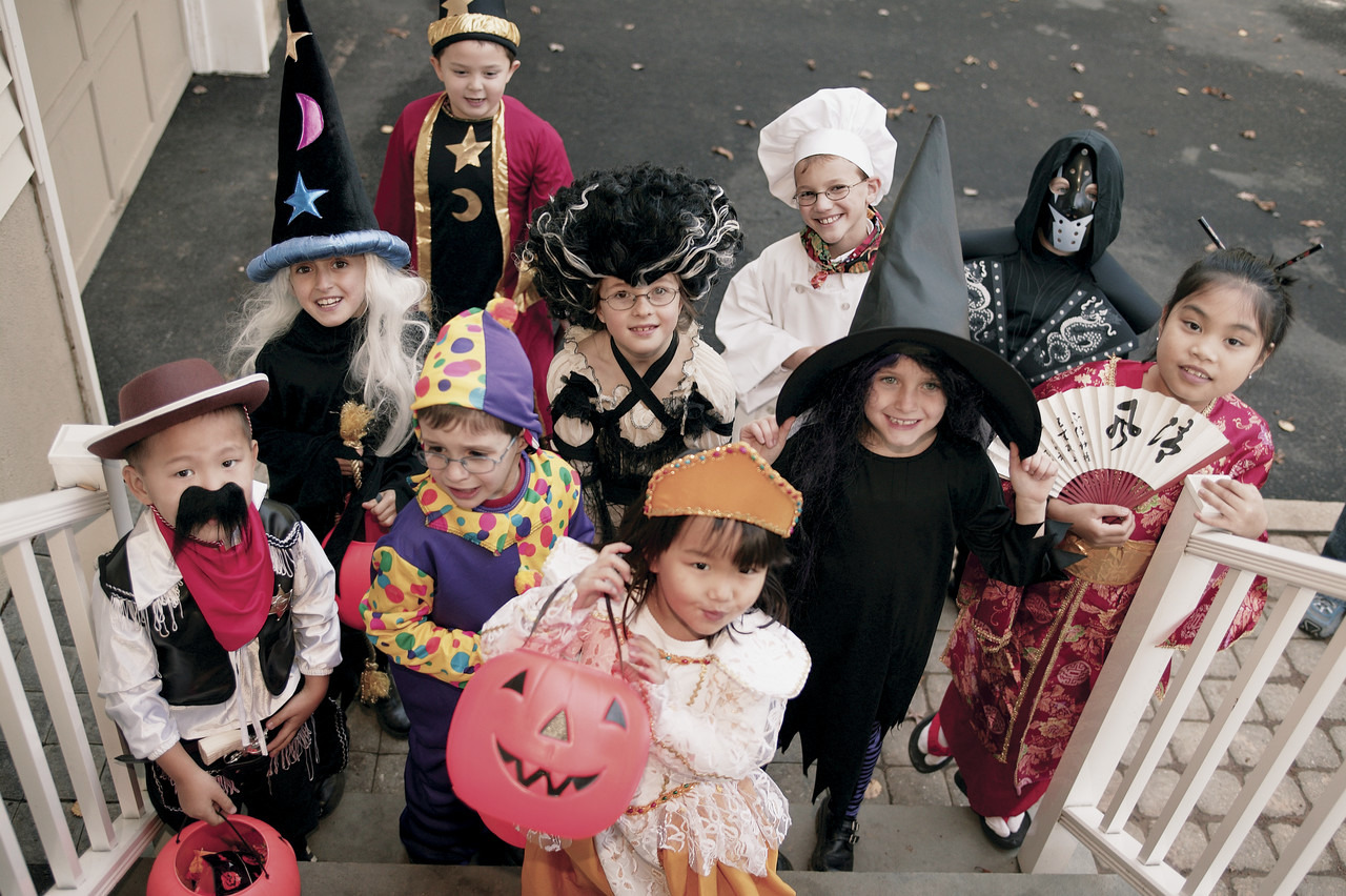 Kostum Halloween Yang Dipakai Oleh Budak Lelaki Ini Viral dan Buat Jutaan Orang Tua Berair Mata Melihatnya