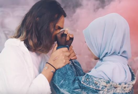 [Video] “Hampir 1 Juta Tontonan, No.3 Trending Youtube” -Ini Dia Video Klip Lagu Pematah Hati Nabilah Razali!