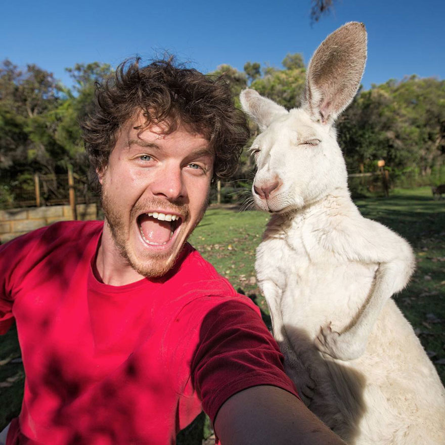 Lelaki Ini Memang Super Mantap,Dia Dikenali Sebagai Raja Selfie Dan Ada Pekerjaan Yang Paling Best Dalam Dunia