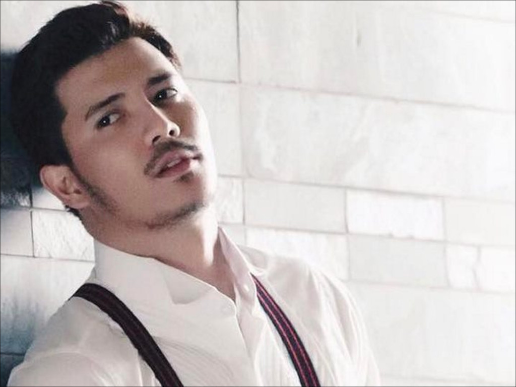 Bantal Percuma Ada Gambar Fattah Amin,Ramai Peminat Wanita Histeria dan Teruja?