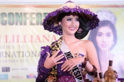 Dinobatkan Sebagai Ratu Cantik, Wajah Wanita Menawan Ini Dikatakan Lebih Menarik Jika Tanpa Make-Up