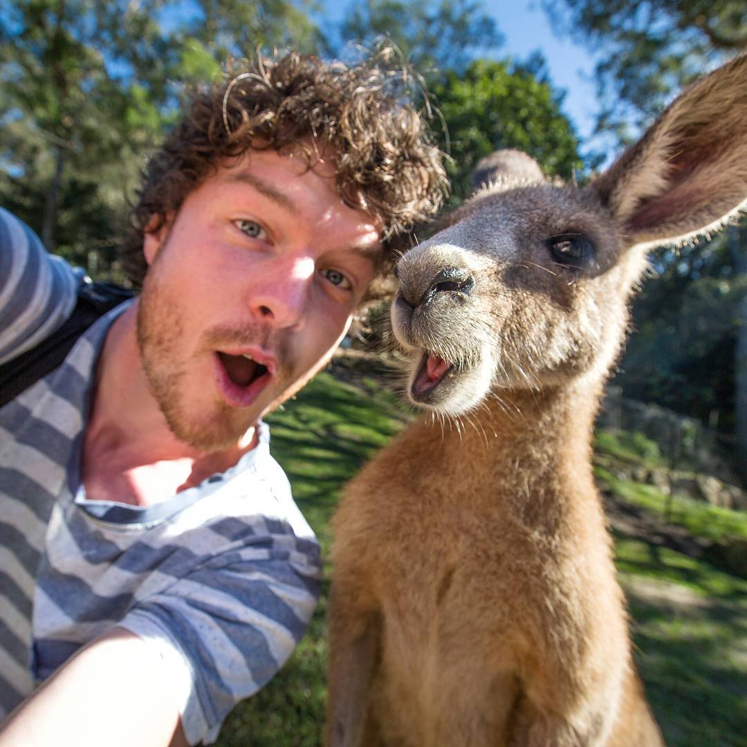 Lelaki Ini Memang Super Mantap,Dia Dikenali Sebagai Raja Selfie Dan Ada Pekerjaan Yang Paling Best Dalam Dunia