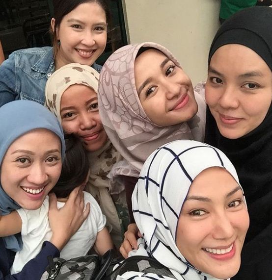 “Kuatnya Erra.. Macam Abby Abadi…” -Sering Bergambar Dengan Erra Fazira, Laudya Cynthia Bella Beri Jawapan…