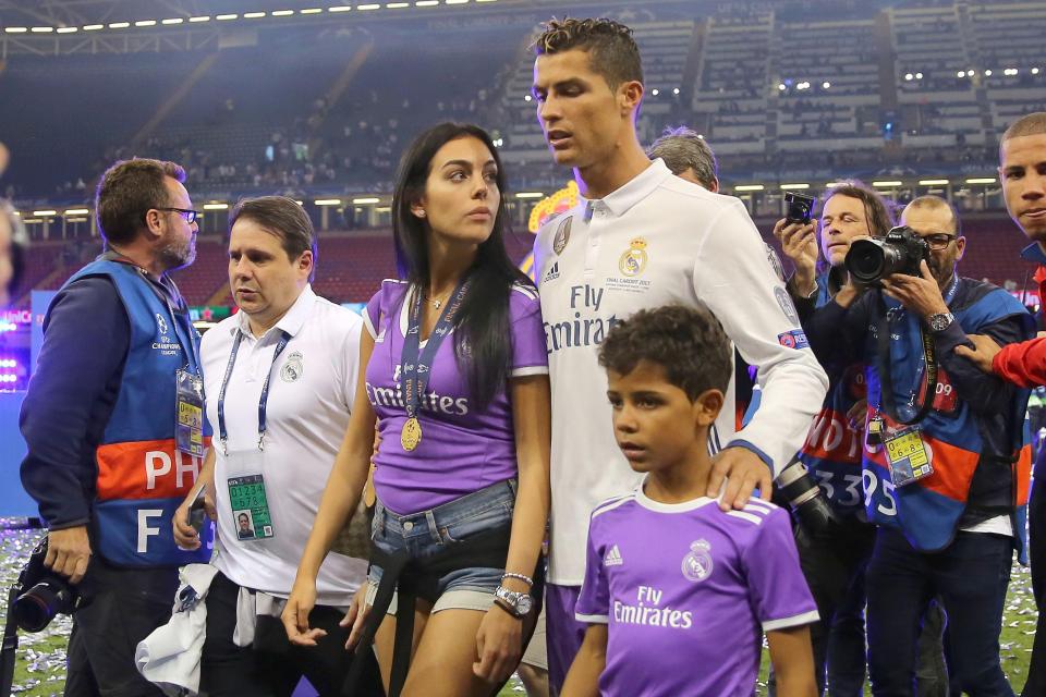 Rakaman Video Ini Menurut Netizen Tersangat Sweet Tapi Lucu, Cristiano Ronaldo Agak Bengang Anaknya Tak Tahu Nama Sendiri