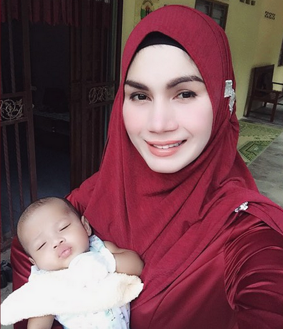 “Ummi,Ye Sayang,Haa Dengar Tu Anak Kita Panggil Kita Umi Bukan Walid Ya,Budak-budak Tak Pandai Menipu”-Anak Panggil Sajat Ummi