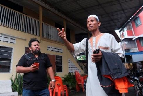 Tak Kisah Dikecam Pelawa Bukan Islam Berteduh Di Surau Kerana Banjir, Tindakan Bilal Ini Dipuji Netizen!