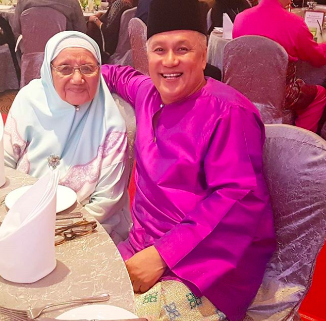 ‘Konon Saya Nak Tunjuk Baik, Mintak Puji’ – Dikecam Sering Muatnaik Video Bersama Ibu, Ini Respon ‘Padu’ Chef Wan