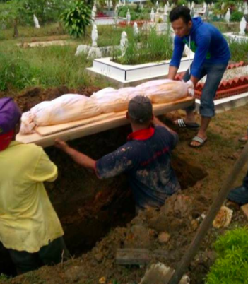 ‘Kain Kafan Mak Tak Koyak, Bantal & Tali Masih Ada’ – Viral Jenazah Ibu Masih Dalam Keadaan Baik Selepas 12 Tahun