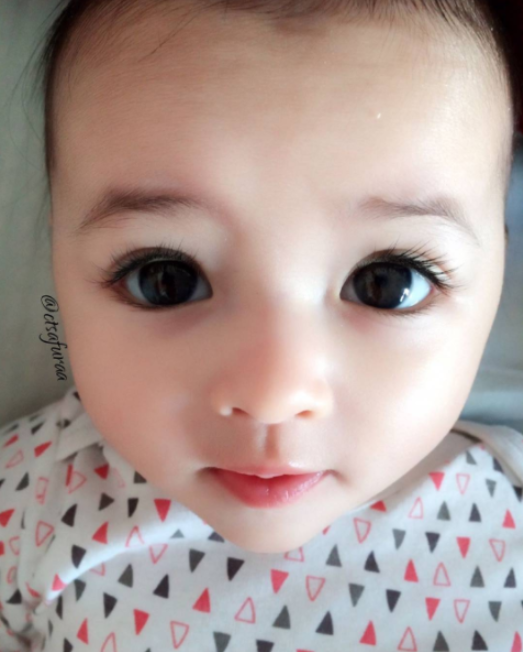 [FOTO] Masih Ingat Bayi Viral Ini? Kini Sudah Berusia 1 Tahun, Makin Comel & Aktif! Geram!