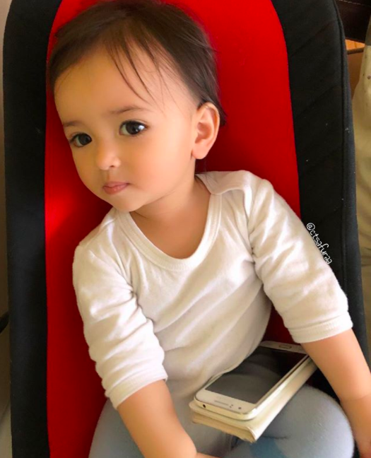 [FOTO] Masih Ingat Bayi Viral Ini? Kini Sudah Berusia 1 Tahun, Makin Comel & Aktif! Geram!