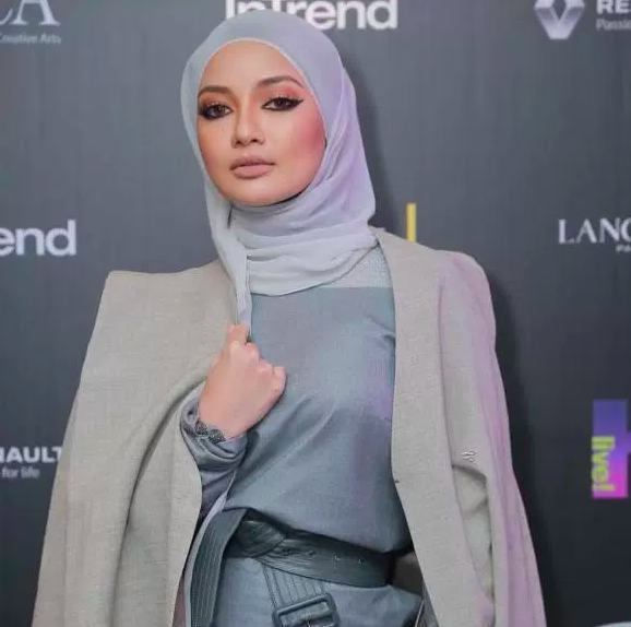 ‘Amboi Jah, Makin Ketat Baju’ – Tampil Seksi Di Malam Gala Intrend, Neelofa Dikritik Lagi