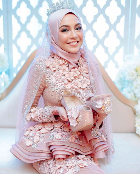 Buat Sekadar Mampu – Sekali Lagi Perkahwinan Pasangan Ini Tarik Perhatian Netizen. Macam Raja British!