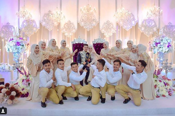 Buat Sekadar Mampu – Sekali Lagi Perkahwinan Pasangan Ini Tarik Perhatian Netizen. Macam Raja British!