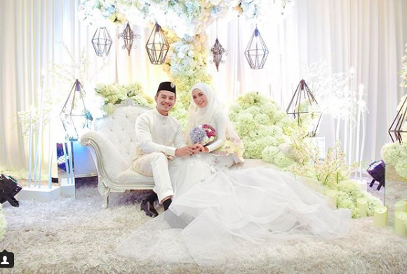 Buat Sekadar Mampu – Sekali Lagi Perkahwinan Pasangan Ini Tarik Perhatian Netizen. Macam Raja British!
