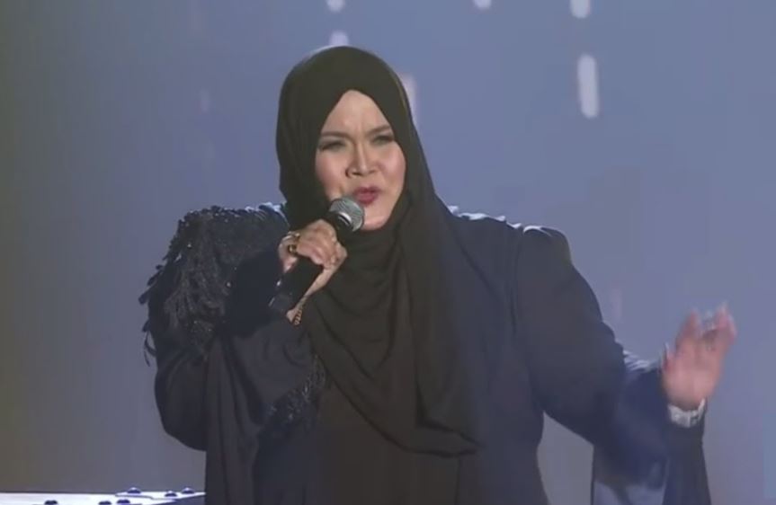 “Bahu Tu Dah Macam Nak Pergi Perang Dah Mumy Tengok..”- Didie Alias Komen Baju Penyanyi Lagenda Aisyah Di Gegar Vaganza 4!