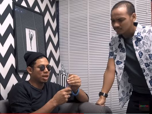 [Video] “Kau Tak Boleh Perah (Susu) Kau Punya Sendiri??” -Netizen Terhibur Nabil Ajar Ungku Hariz Buat Susu Dekat Jihan. Lawak Habis!