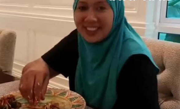 Katanya Ramai Bibik-bibik Di Luar Sana Cemburu Dengan Pembantu Rumah Chef Wan Lepas Tengok Video Ni,Kenapa??