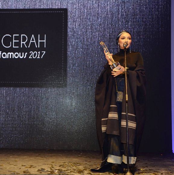 “Ungul, Paling Chantek” -Neelofa, Ameera Bolot Anugerah Instafamous!