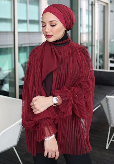 “Tolong Jangan Bodohkan Diri, Agama Pakai Tudung Cengkerang Siput!” -Ubah Gaya Berhijab, Peminat Kecewa Dengan Penampilan Terbaru Neelofa?!