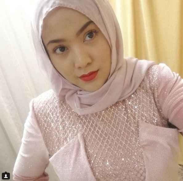 “Tak Payah Bercakap Macam Neelofa, Dia Tu Pandai Dari MRSM” – Haters Bandingkan Shila Dengan Neelofa..