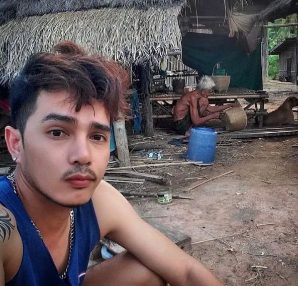 [Gambar] 10 Foto Selfie Jejaka Thailand, Chumnan Maunghong Yang Suka Makan Masam, Pedas Sehingga Orang Terliur. Kacaknya!