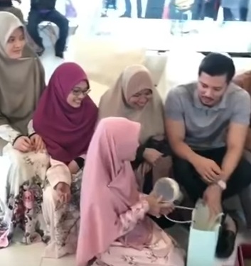 “Alhamdulillah Ramai Anak-beranak Fattah Pakai Tudung Labuh,Fazura Memang Buat Pilihan Yang Tepat”-Fattah Perkenalkan Isteri Pada Saudara-mara