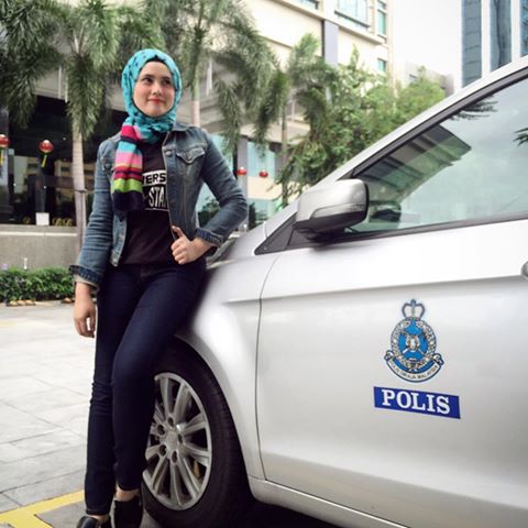 Alahai Cantiknya Akak Polis Nie,Beliau Viral Sekelip Mata Sahaja Sebab Dikatakan Pandai Menyanyi Dan Sangat Comel