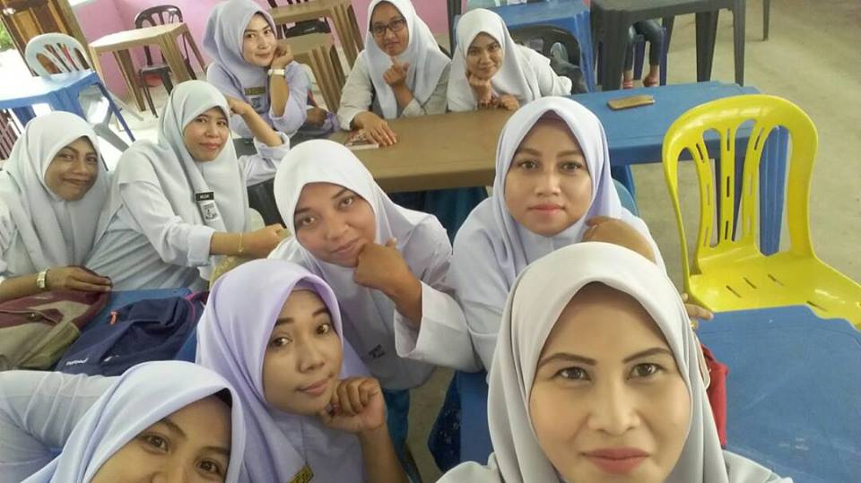 Inilah Jadinya Bila Mak-mak Buat Reunion Back To School Katanya,Dah Jadi Budak SPM Balik Dah