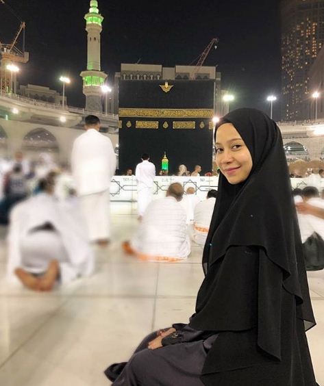 [Foto] “Suka Tengok Fawa Sebab Nampak Manis!” -Tampil Berhijab Di Madinah, Peminat Mahu Farah Nabilah Terus Bertudung?