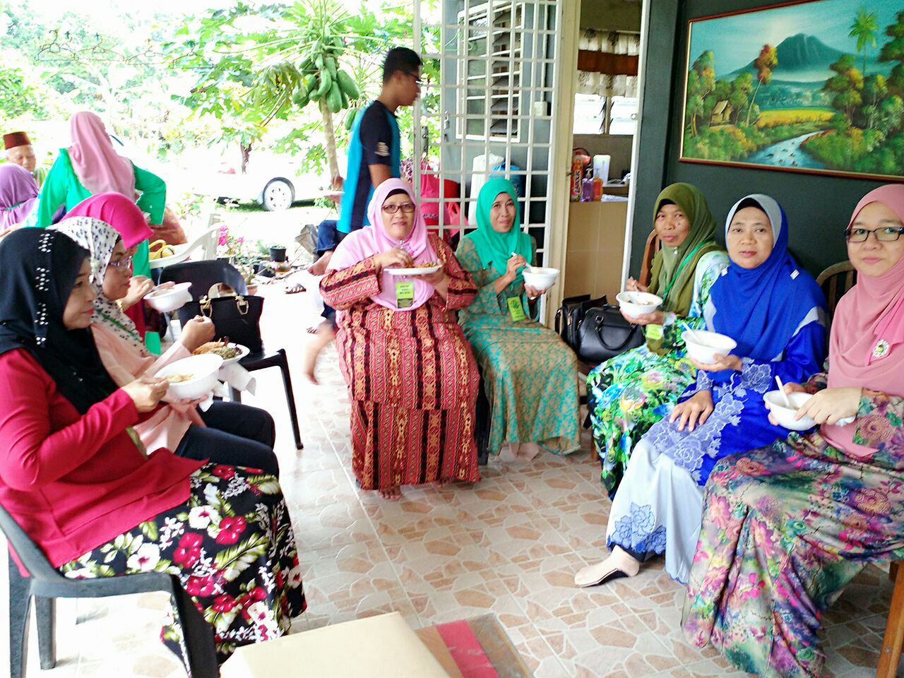 Inilah Jadinya Bila Mak-mak Buat Reunion Back To School Katanya,Dah Jadi Budak SPM Balik Dah