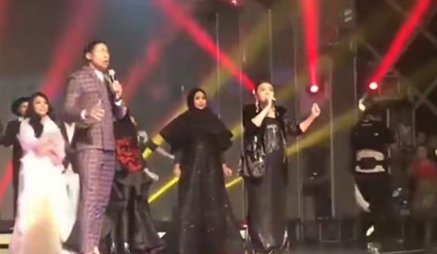 Lawak Betul Aksi Ni,Jihan Dan Nabil Terkejut Giler Tengok Penyanyi Asal Tak Tun Tuang Tiba-tiba Datang Masuk Dekat Gegarvaganza