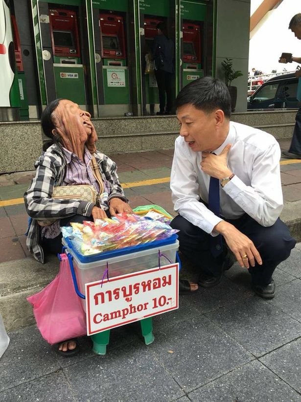 Rela Muka Jadi Cair Daripada Mati-Seorang Nenek Sanggup Jadi Buta Daripada Buat Pembedahan