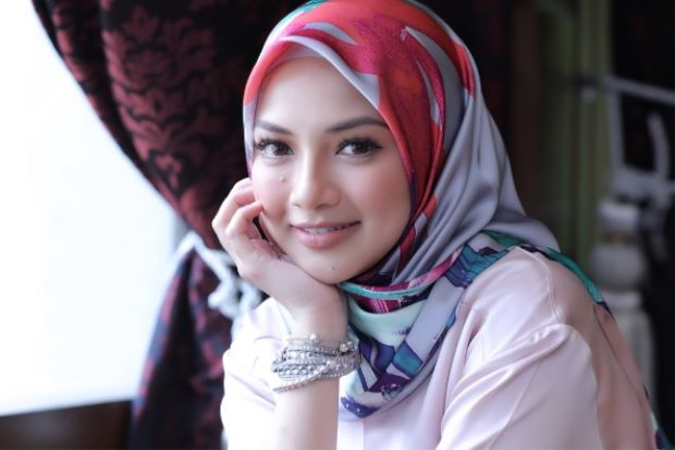 Bila Dengar Bahasa Kelate Neelofa Dengan Uqasha,Siapa Yang Lebih Best dan Lebih Power