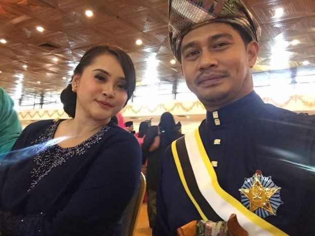 “Berhenti Kecam Suami Saya”-Datin Almy Terkilan Netizen Pertikai Anugerah yang Diterima Suami,Harap Netizen Faham Kenapa Anugerah Itu Layak Diterima