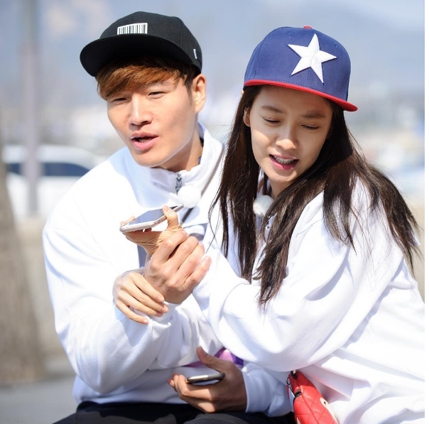 Semakin Intim? Ahli Running Man Semakin Curiga Dengan Interaksi Antara Kim Jong Kook Dan Song Ji Hyo!